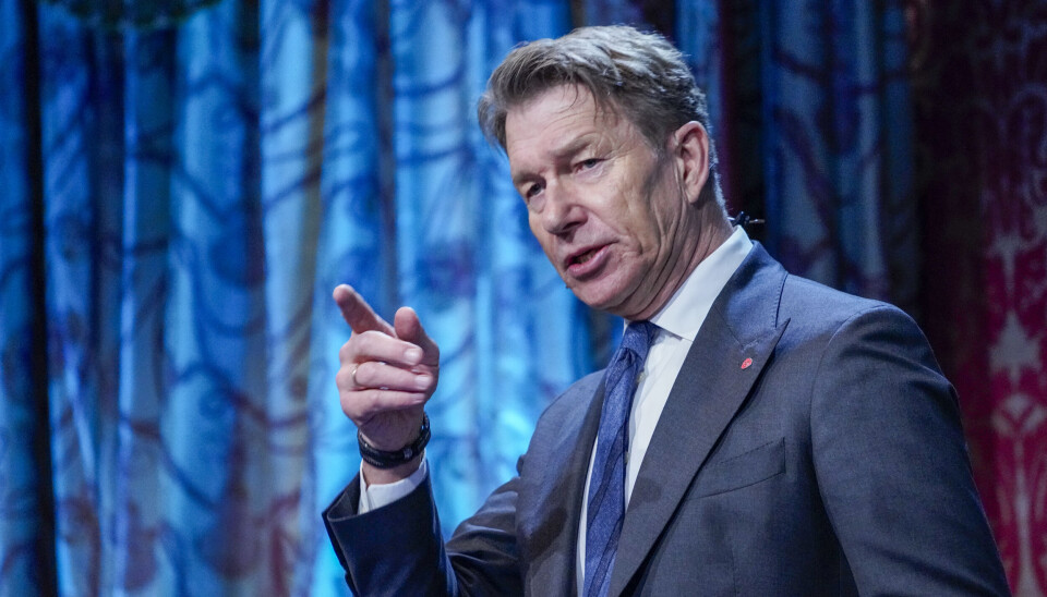 Energiminister Terje Aasland er klar på at regjeringen ikke går av på energipakkesaken.