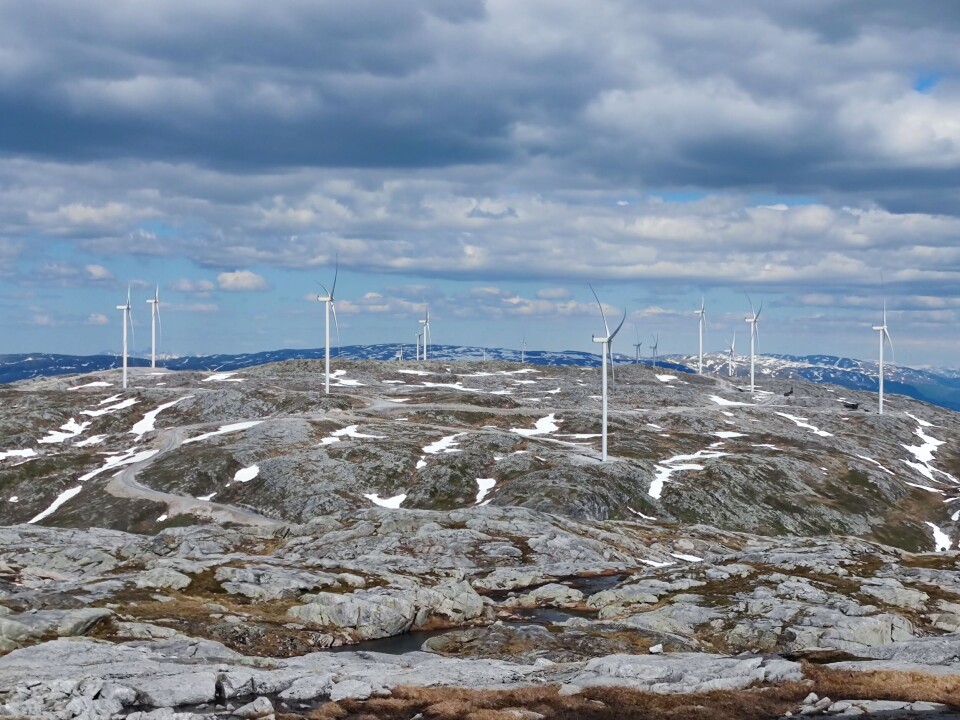 Bildet viser deler av Norges største vindkraftanlegg, Øyfjellet. Totalt er det montert 72 vindturbiner på feltet. Dette er deler av Norges største vindkraftanlegg, Øyfjellet. Totalt er det 72 vindturbiner her.