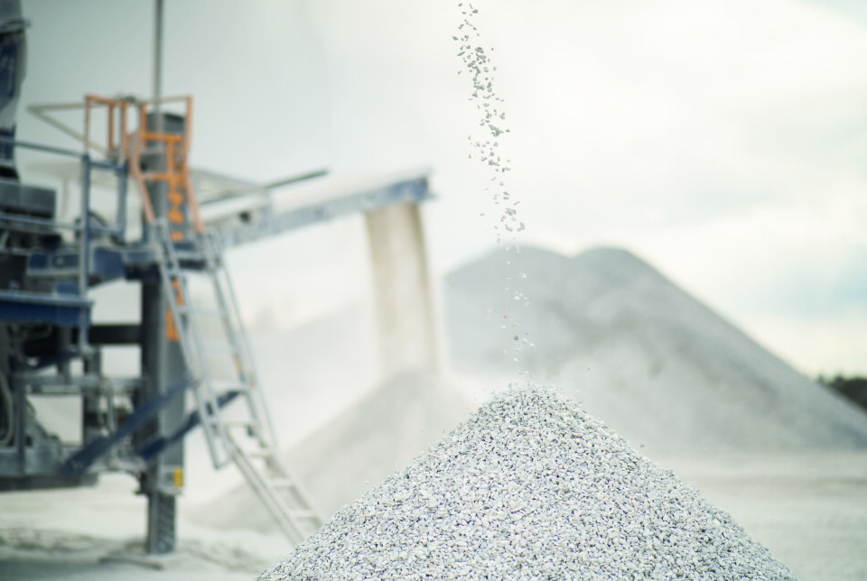 Utslippene fra kalkproduksjon er krevende å redusere, men prosjektet i Mo i Rana skal være med på å løse denne miljøutfordringen. RÅVARE: Utslippene fra kalkproduksjon er krevende å redusere, men prosjektet i Mo i Rana skal være med å løse utfordringen.