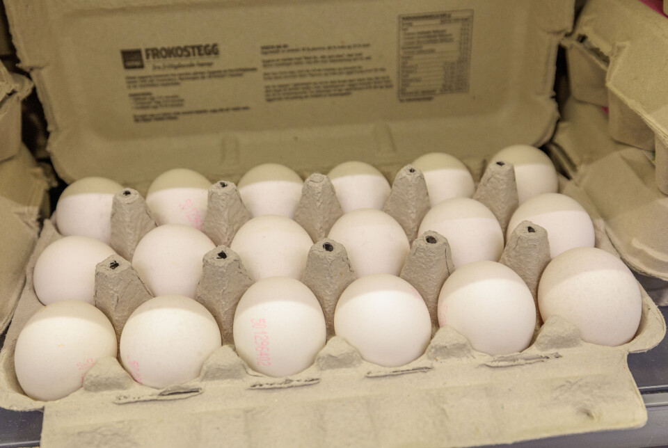 Nortura har tilbakekalt 670 tonn egg siden begynnelsen av februar. 3700 kunder har kontaktet Nortura og fått kompensasjon for kjøp av egg med for høye D-vitaminmengder. Nortura har tilbakekalt 670 tonn egg siden begynnelsen av februar. 3700 kunder har kontaktet Nortura og fått kompensasjon for kjøp av egg med for høye D-vitaminmengder.