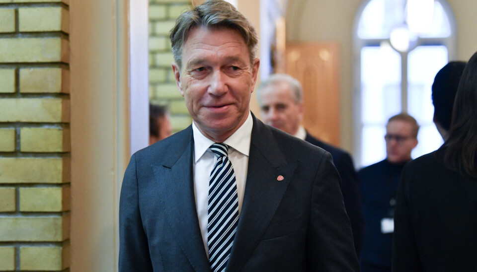 Energiminister Terje Aasland (Ap) sier at de vil finne en løsning for nok strøm til Nammo.