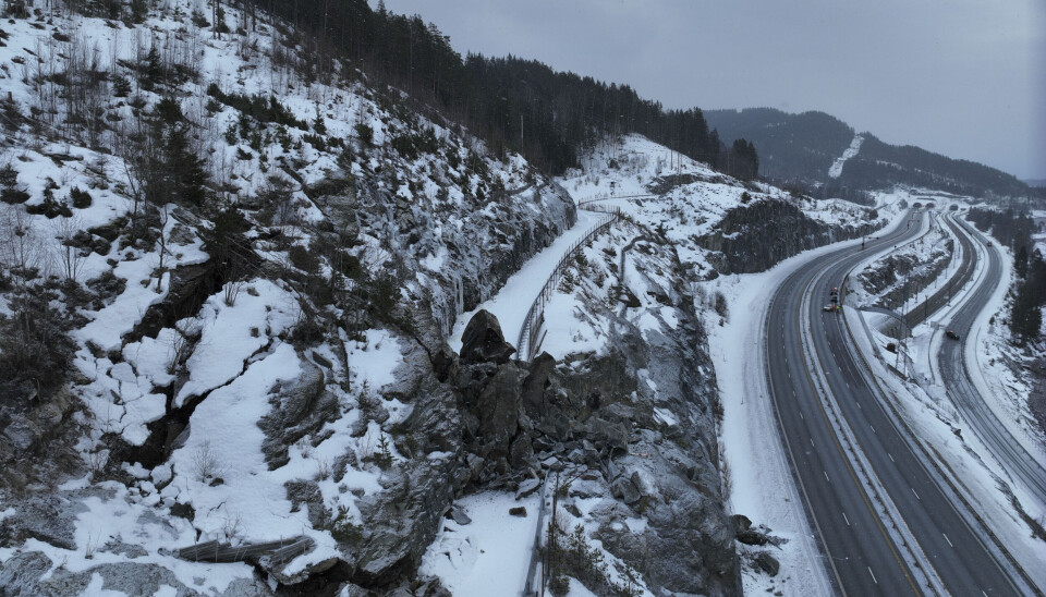 Alle felt på motorveien forbi rasstedet ved Morskogen i Eidsvoll, er åpnet igjen etter et steinskred 8. februar.