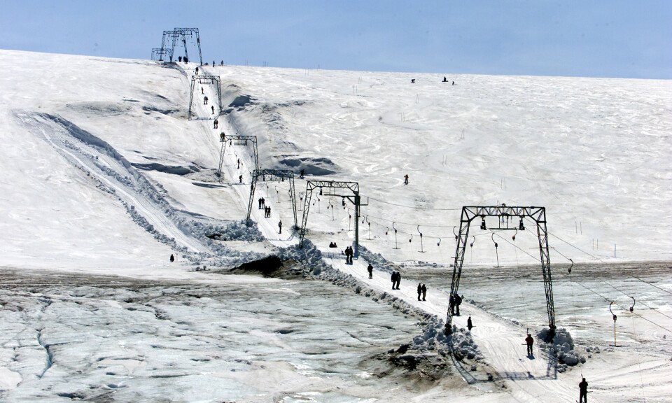 Drev ulovleg skiheis på snowboardcamp for barn